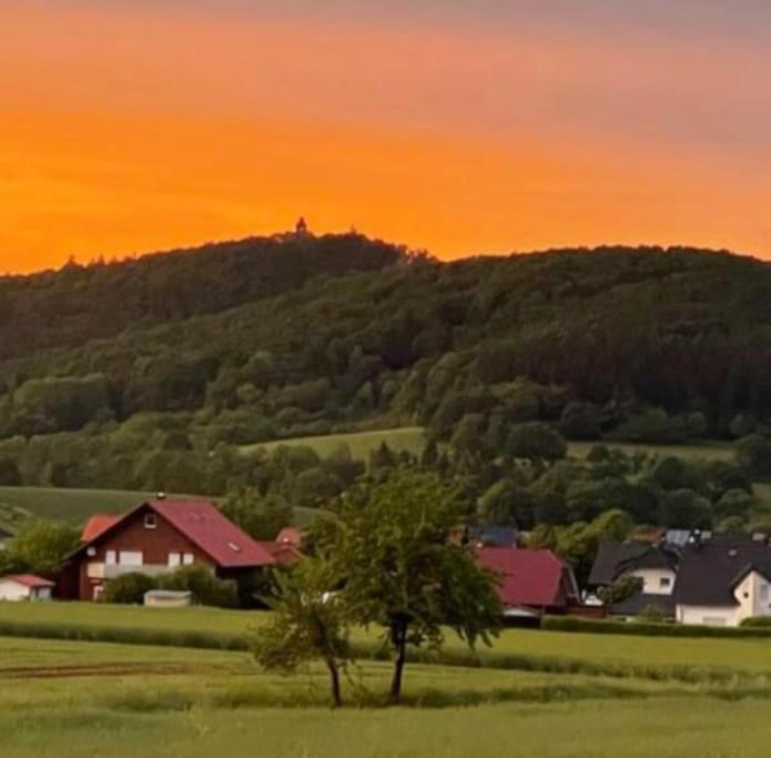 Ferienwohnung Leuchtbergblick Mit Terrasse Und Pkw Stellplatz เอชเวเกอ ภายนอก รูปภาพ