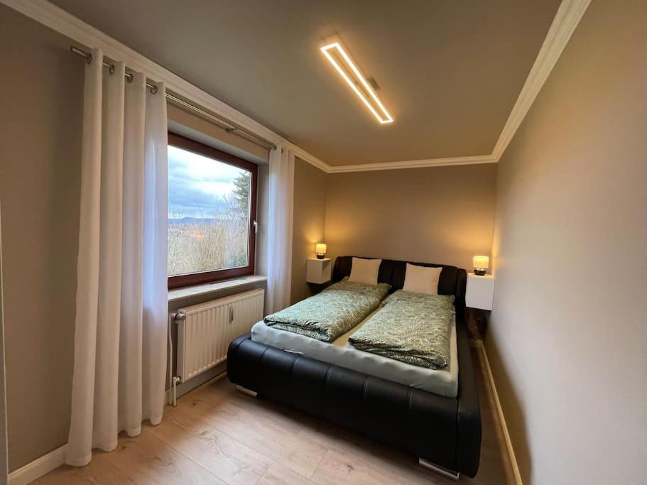 Ferienwohnung Leuchtbergblick Mit Terrasse Und Pkw Stellplatz เอชเวเกอ ภายนอก รูปภาพ